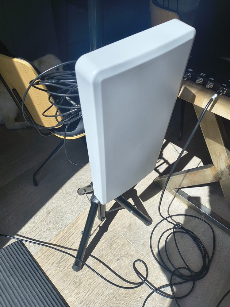 White panel aerial mounted on a black tripod stand, cabled to a reader